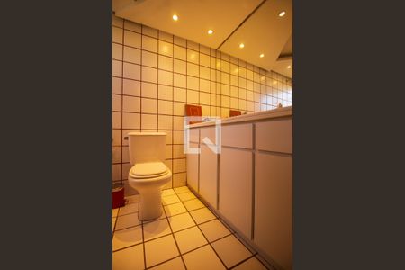 Casa de condomínio à venda com 174m², 4 quartos e 3 vagas Casa de condomínio à venda com 174m², 4 quartos e 3 vagasBanheiro