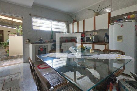 Casa à venda com 198m², 2 quartos e 2 vagasCozinha