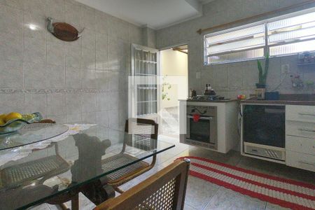 Casa à venda com 198m², 2 quartos e 2 vagasCozinha