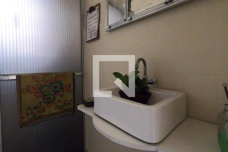 Casa à venda com 198m², 2 quartos e 2 vagasBanheiro de Serviço