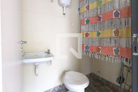 Casa à venda com 198m², 2 quartos e 2 vagasBanheiro de Serviço