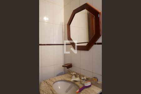 Casa à venda com 188m², 5 quartos e 2 vagas Casa à venda com 188m², 5 quartos e 2 vagasLavabo