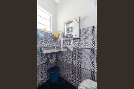 Casa à venda com 318m², 5 quartos e 4 vagas Casa à venda com 318m², 5 quartos e 4 vagasBanheiro