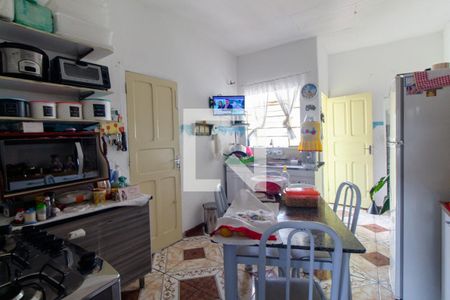 Casa à venda com 318m², 5 quartos e 4 vagas Casa à venda com 318m², 5 quartos e 4 vagasCozinha