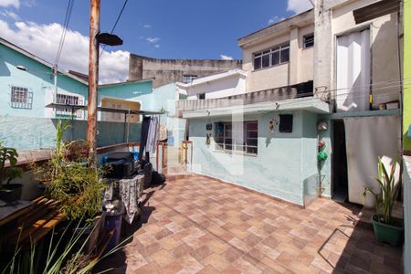 Casa à venda com 318m², 5 quartos e 4 vagas Casa à venda com 318m², 5 quartos e 4 vagasQuintal