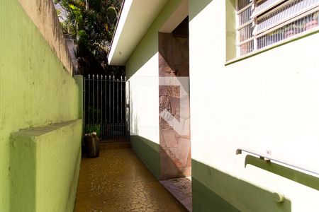 Casa à venda com 125m², 3 quartos e 3 vagasCorredor externo