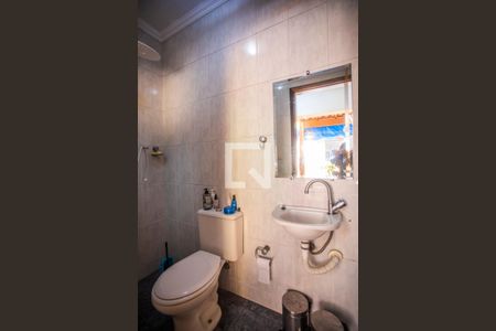 Casa à venda com 160m², 3 quartos e 2 vagas Casa à venda com 160m², 3 quartos e 2 vagasBanheiro de Serviço