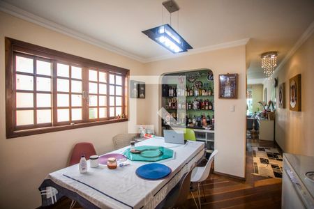Casa à venda com 160m², 3 quartos e 2 vagas Casa à venda com 160m², 3 quartos e 2 vagasCopa