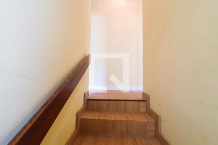 Casa à venda com 120m², 3 quartos e 2 vagasEscada