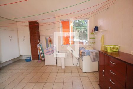 Casa à venda com 279m², 5 quartos e 5 vagasArea de serviço