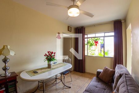 Casa à venda com 320m², 5 quartos e 2 vagas Casa à venda com 320m², 5 quartos e 2 vagasSala da Edícula