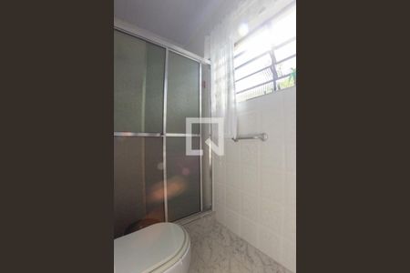 Casa à venda com 320m², 5 quartos e 2 vagas Casa à venda com 320m², 5 quartos e 2 vagasBanheiro