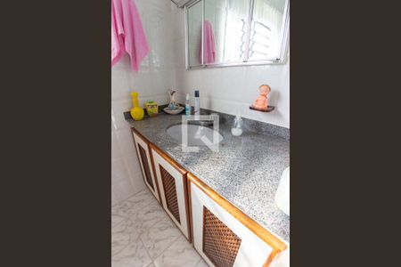 Casa à venda com 320m², 5 quartos e 2 vagas Casa à venda com 320m², 5 quartos e 2 vagasBanheiro