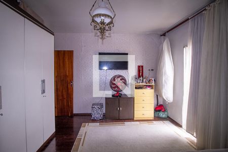 Casa à venda com 299m², 3 quartos e 3 vagasSuíte