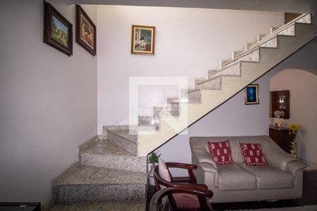 Casa à venda com 299m², 3 quartos e 3 vagasEscada