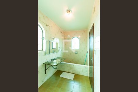 Casa à venda com 312m², 4 quartos e 4 vagas Casa à venda com 312m², 4 quartos e 4 vagasBanheiro da Suíte 1