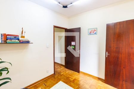 Casa à venda com 312m², 4 quartos e 4 vagas Casa à venda com 312m², 4 quartos e 4 vagasEscritório