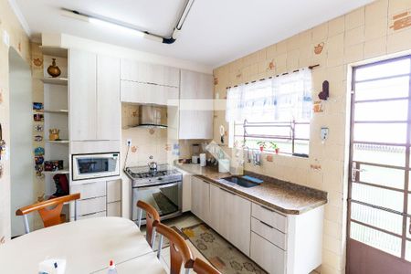 Casa à venda com 312m², 4 quartos e 4 vagas Casa à venda com 312m², 4 quartos e 4 vagasCozinha