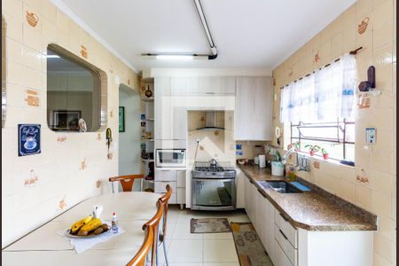 Casa à venda com 312m², 4 quartos e 4 vagas Casa à venda com 312m², 4 quartos e 4 vagasCozinha