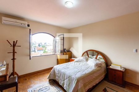 Casa à venda com 312m², 4 quartos e 4 vagas Casa à venda com 312m², 4 quartos e 4 vagasSuíte 2