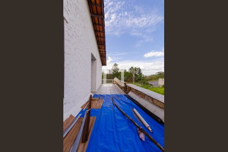 Casa à venda com 595m², 6 quartos e 4 vagas Casa à venda com 595m², 6 quartos e 4 vagasVaranda