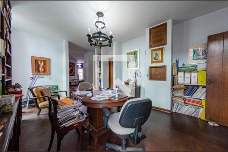 Casa à venda com 595m², 6 quartos e 4 vagas Casa à venda com 595m², 6 quartos e 4 vagasSala 5