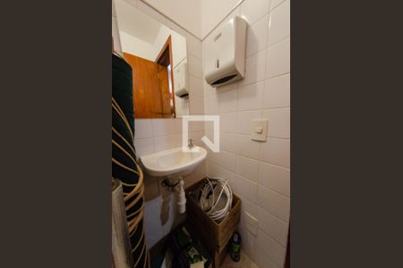 Casa à venda com 595m², 6 quartos e 4 vagas Casa à venda com 595m², 6 quartos e 4 vagasBanheiro 3