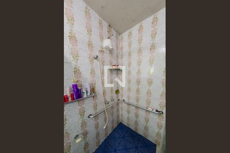 Casa à venda com 595m², 6 quartos e 4 vagas Casa à venda com 595m², 6 quartos e 4 vagasBanheiro 5