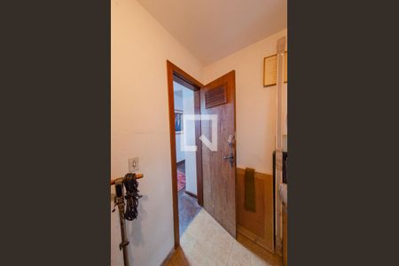 Casa à venda com 595m², 6 quartos e 4 vagas Casa à venda com 595m², 6 quartos e 4 vagasQuarto de serviço