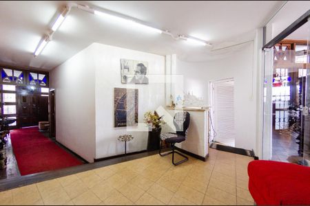 Casa à venda com 595m², 6 quartos e 4 vagas Casa à venda com 595m², 6 quartos e 4 vagasHall