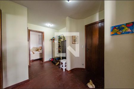 Casa à venda com 595m², 6 quartos e 4 vagas Casa à venda com 595m², 6 quartos e 4 vagasHall