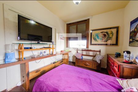 Casa à venda com 595m², 6 quartos e 4 vagas Casa à venda com 595m², 6 quartos e 4 vagasQuarto 4