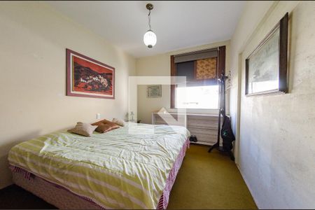 Casa à venda com 595m², 6 quartos e 4 vagas Casa à venda com 595m², 6 quartos e 4 vagasQuarto 2