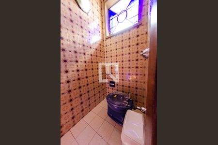 Casa à venda com 595m², 6 quartos e 4 vagas Casa à venda com 595m², 6 quartos e 4 vagasBanheiro 1