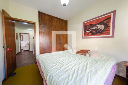 Casa à venda com 595m², 6 quartos e 4 vagas Casa à venda com 595m², 6 quartos e 4 vagasQuarto 2