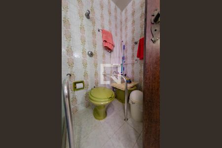 Casa à venda com 595m², 6 quartos e 4 vagas Casa à venda com 595m², 6 quartos e 4 vagasBanheiro 5