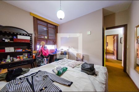 Casa à venda com 595m², 6 quartos e 4 vagas Casa à venda com 595m², 6 quartos e 4 vagasQuarto 6