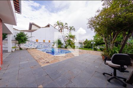 Casa à venda com 595m², 6 quartos e 4 vagas Casa à venda com 595m², 6 quartos e 4 vagasPiscina