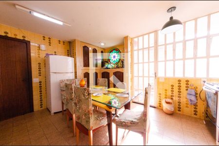 Casa à venda com 595m², 6 quartos e 4 vagas Casa à venda com 595m², 6 quartos e 4 vagasCozinha