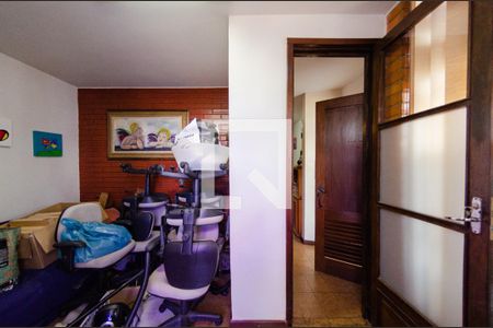 Casa à venda com 595m², 6 quartos e 4 vagas Casa à venda com 595m², 6 quartos e 4 vagasQuarto 1