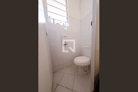 Casa à venda com 595m², 6 quartos e 4 vagas Casa à venda com 595m², 6 quartos e 4 vagasBanheiro 3