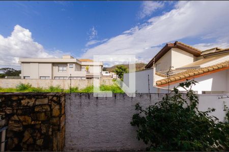 Casa à venda com 595m², 6 quartos e 4 vagas Casa à venda com 595m², 6 quartos e 4 vagasQuarto 2 - vista
