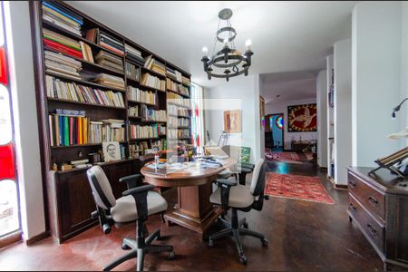 Casa à venda com 595m², 6 quartos e 4 vagas Casa à venda com 595m², 6 quartos e 4 vagasSala 5