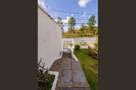 Casa à venda com 595m², 6 quartos e 4 vagas Casa à venda com 595m², 6 quartos e 4 vagasEntrada