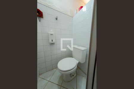 Casa à venda com 595m², 6 quartos e 4 vagas Casa à venda com 595m², 6 quartos e 4 vagasBanheiro 2