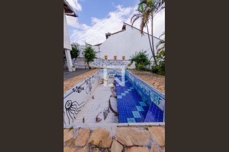 Casa à venda com 595m², 6 quartos e 4 vagas Casa à venda com 595m², 6 quartos e 4 vagasPiscina