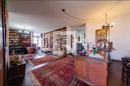 Casa à venda com 595m², 6 quartos e 4 vagas Casa à venda com 595m², 6 quartos e 4 vagasSala 5