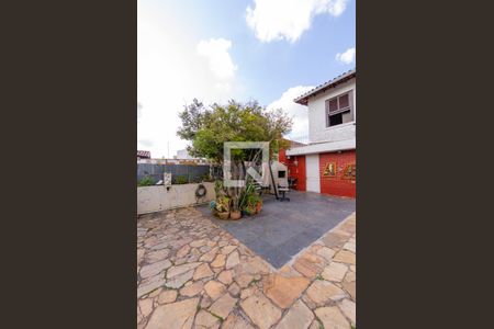 Casa à venda com 595m², 6 quartos e 4 vagas Casa à venda com 595m², 6 quartos e 4 vagasQuintal