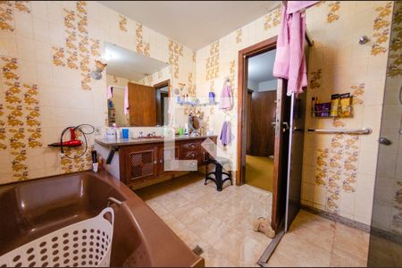 Casa à venda com 595m², 6 quartos e 4 vagas Casa à venda com 595m², 6 quartos e 4 vagasBanheiro 6