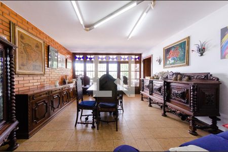 Casa à venda com 595m², 6 quartos e 4 vagas Casa à venda com 595m², 6 quartos e 4 vagasSala de jantar